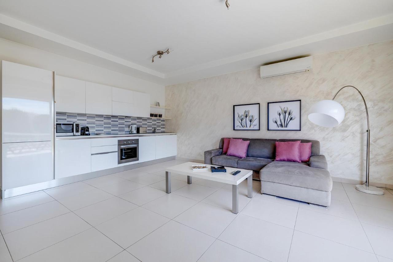 Modern Apartment Steps From Balluta Bay Sliema Kültér fotó
