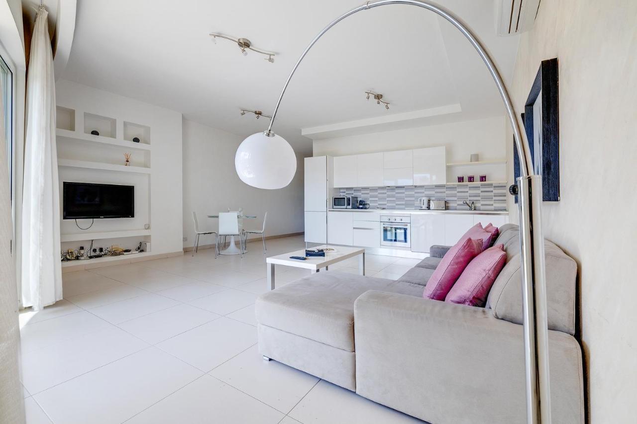 Modern Apartment Steps From Balluta Bay Sliema Kültér fotó